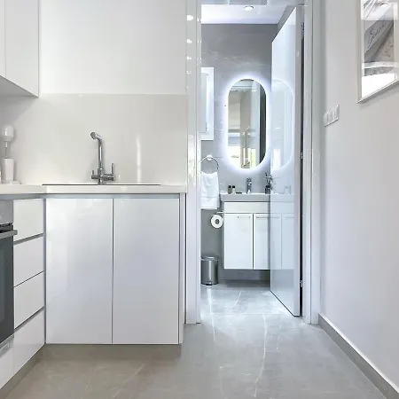 아파트 Phaedrus Living Limnaria Luxury Flat Vine 121 파포스